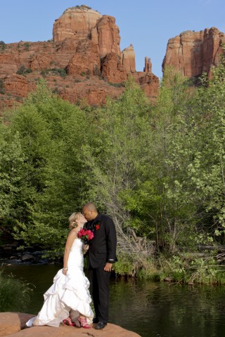 Sedona-elopement-water-location